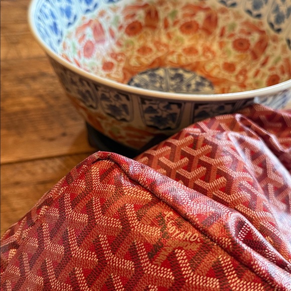 Goyard.  Fabulous Red Patterned Tote Bag - Designer Style. - Picture 5 of 9